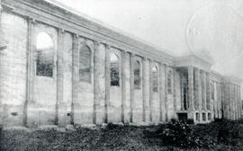 Fotografía con la imagen del edificio de la Escuela Juan Rafael Mora en proceso de construcción S...