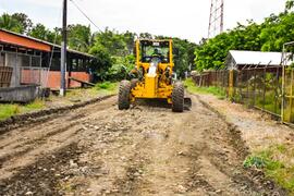 Fotografías de los trabajos en las carreteras de la comunidad de Davao en el cantón de Matina, Limón
