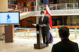 Fotografías del Presidente de la República, Carlos Alvarado Quesada, durante la conferencia de pr...
