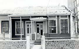 Fotografía de varias residencias antiguas, ubicadas en avenida 2, calles 11-13, acera Sur San José
