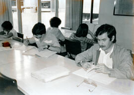 Fotografías de la Sala de Consulta de documentos del Archivo Nacional en horas de servicio al púb...