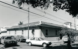 Fotografía de una vista de las calles de San José Se observa parte del edificio de la Asamblea Le...
