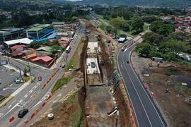 Fotografías del proceso de construcción y obra finalizada del paso a desnivel en La Galera