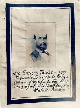 Fotografía del señor Enrique Twight, segundoDirector de la Oficina Central de Correos y Telégrafo...