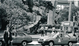 Fotografía de la parada de taxis que se encuentra en el parque central calle central frente a la ...