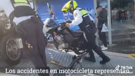 Video de la Policía de Transito realizando labores de control de motocicletas