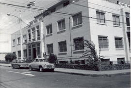 Fotografía del edificio de la Caja Costarricense de Seguro Social. Situado en avenida 2, calle 2....