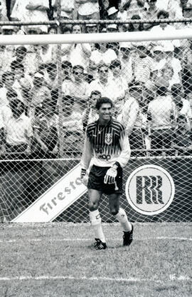 Fotografía de Ermidio Barrantes, Guardameta del Equipo de Fútbol Municipal Puntarenas, en el Esta...