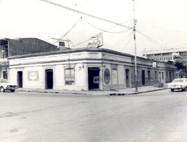 Fotografía del edificio del Bar El Pacífico, situado en avenida 20, calle central San José