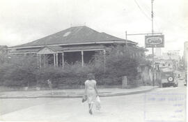 Fotografías del edificio del Bar-Restaurante Riviera. Situado en Cuesta Moras, avenida central, c...
