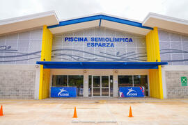 Fotografías de la inauguración de la piscina semiolímpica ubicada en Esparza