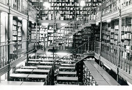 Fotografías del acervo bibliográfico de la antigua Biblioteca Nacional , situado en avenida 5 cal...