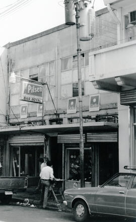 Fotografías de varios locales comerciales, situados en calle 8, avenida 3-5, acera este San José