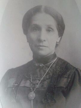 Fotografía de Elemberta Flores de González, madre de don Alfredo González Flores presidente de la...
