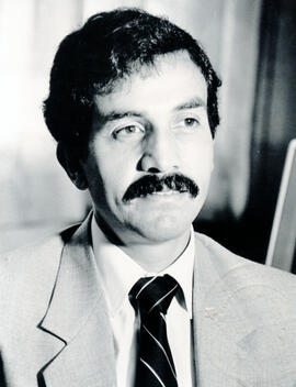 Fotografía con la imagen del Lic. Adrián Araya, Director de la Biblioteca Carlos Monge Alfaro San...