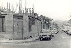 Fotografía de una casa en demolición, situada en avenida 8, calle 15 , San José