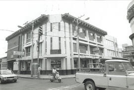 Fotografía de la Farmacia Maríano Jiménez, situada en avenida 10, Calle Central. San José