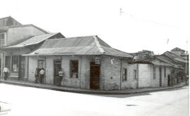 Fotografía de construcciones antiguas situadas en avenida 6, calle 10, esquina sureste San José C...