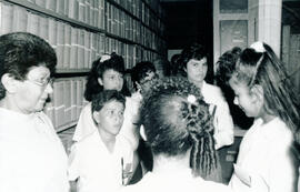 Fotografías de un grupo de estudiantes de la Escuela Marcelino García Flamenco en visita guiada p...