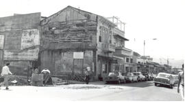 Fotografía que muestra los trabajos de ampliación de la avenida segunda, calle 10. San José