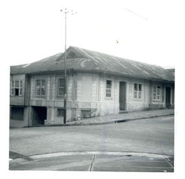 Fotografía de residencia de la Familia Esquivel. Situada en avenida 1, calle 15, esquina noroeste...