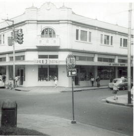 Fotografía del edificio Eurocentro. Situado en avenida 3, calle 5, esquina suroeste. San José