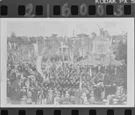 Reproducciones fotográficas del descubrimiento del Monumento Nacional sobre la Campaña Nacional d...