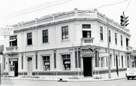 Fotografía de un edificio ubicado en avenida 7, calle 3, acera norte San José