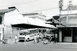 Fotografías de la terminal de busetas de Alajuela, avenida 2, calle 10-12, acera nortes, frente a...