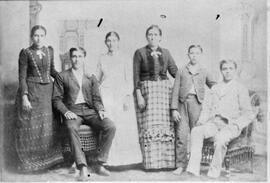 Fotografías. Matrimonio de Elías Villalobos Campos y Eulalia Zamora Barquero. De izquierda a dere...