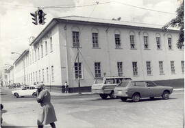 Fotografía con la imagen del edificio del Hospital San Juan de Dios, Paseo Colón. Se aprecia su e...