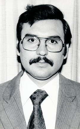 Fotografía con la imagen del señor Edgar García, funcionario del Ministerio de Relaciones Exteriores