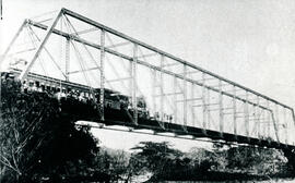 Fotografía del puente sobre el río Barranca ruta del ferrocarril al Pacífico Puntarenas
