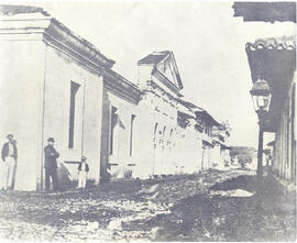 Fotografías del edificio que ocupó la Universidad de Santo Tomás, establecida de 1818 como casa d...