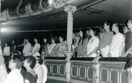 Fotografía con imagen de los palcos del Teatro Nacional con público asistente a la conferencia de...