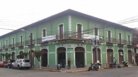 Fotografías del edificio patrimonial de Correos y Telégrafos, ubicado diagonal a la esquina suroe...