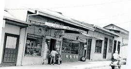 Fotografía de un local comercial ubicado al costado este, del Bar Ballestero, avenida 9, calle 0 ...