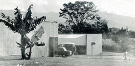 Fotografía con la imagen del edificio del Instituto de Investigaciones en Salud de la Universidad...