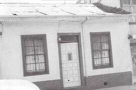 Fotografía de la fachada de una casa de habitación situada en calle primera, avenidas 8 y 10. San...