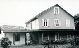 Fotografía de una casa de habitación de Carmen Rivera Sandí antigua propiedad de José María Arias...