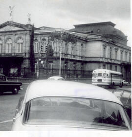 Fotografía vista del Teatro Nacional desde el Banco Anglo de Costa Rica San José
