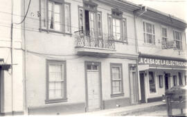 Fotografías de casas de habitación situadas en la avenida central y 2 calle. San José