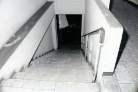 Fotografía con la imagen de la entrada al edificio donde se encuentra el Archivo de la Dirección ...