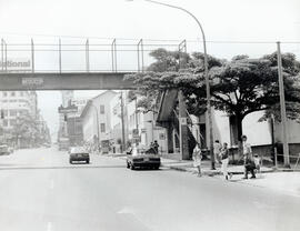Fotografía de la avenida central hacia el este, al lado derecho, el Hospital San Juan de Dios, Sa...