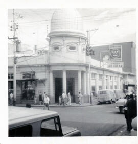 Fotografía del Almacén Luis Ollé, situado en avenida 3, calle 0. San José, Costa Rica