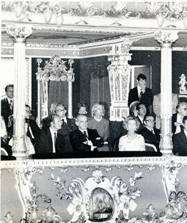 Fotografía del Rey Juan Carlos y la Reina Sofía de España, acompañados de Daniel Oduber Quirós, P...