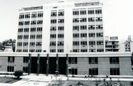 Fotografía del edificio del Banco Central de Costa Rica. Se encuentra entre avenidas 1 y Central,...