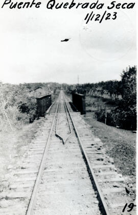 Fotografías del puente sobre la quebrada Seca, el cual es atrevesada por linea ferroviariaHeredia