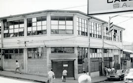 Fotografía del edificio ocupado por el laboratorio óptico de la Caja Costarricense de Seguro Soci...
