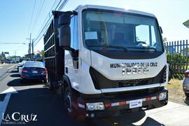 Fotografías del camión recolector de residuos sólidos marca Iveco adquirido por la Municipalidad ...